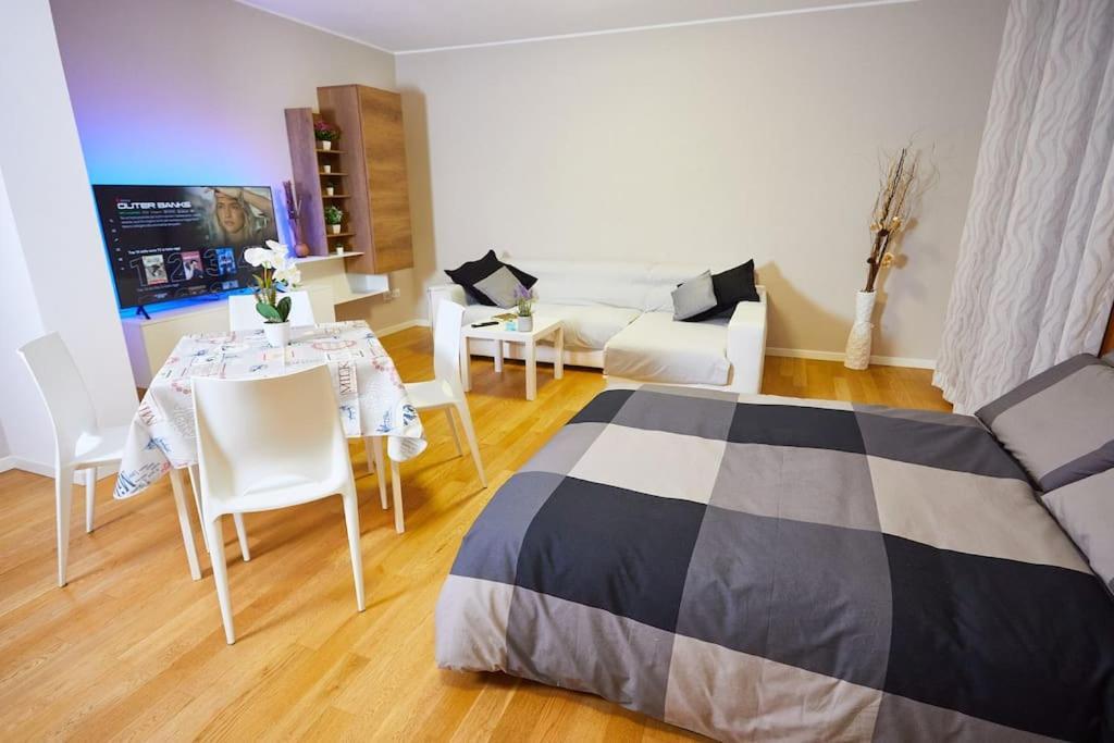 Center Aviano Comfort Suite Free Parking Wifi ภายนอก รูปภาพ